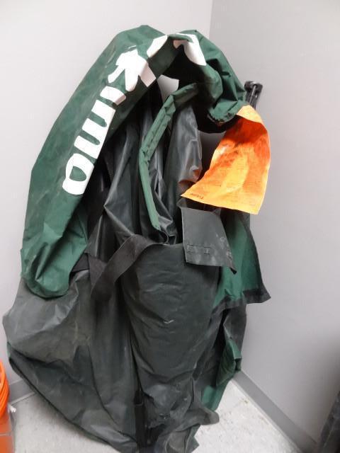 lot 53 image: Eskimo quick fish 2 person ice hous...