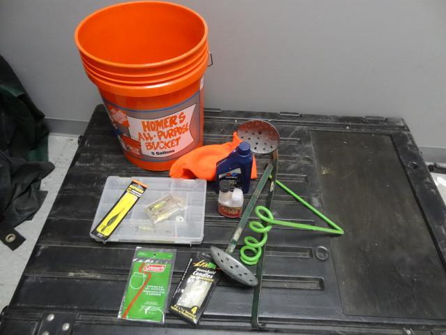 lot 59 image: 5 gal bucket with hole cleaner, ice...