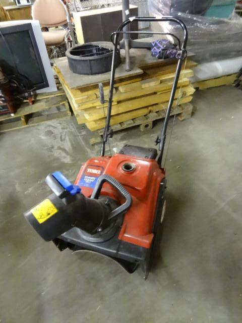 lot 63 image: Toro power clear 180. 18" snow...