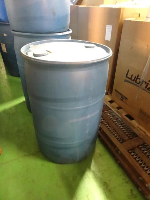 lot 77 image: 55 gal plastic drum...