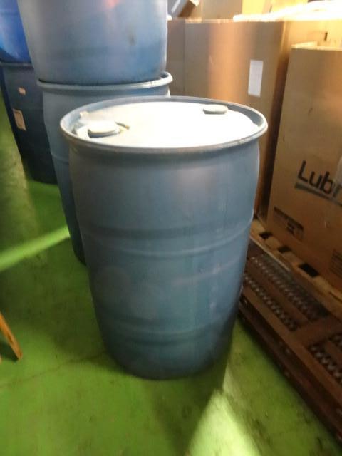 lot 79 image: 55 gal plastic drum...