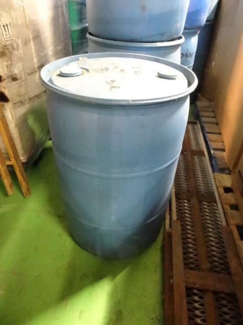 lot 81 image: 55 gal plastic drum...