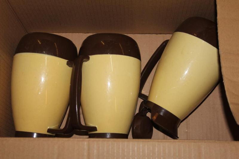 Lot of (3) Thermo Serv, Drink Conta...