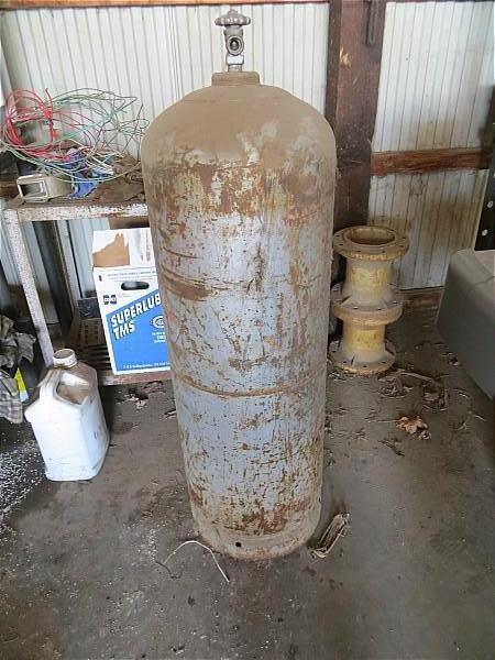 lot 10 image: 100 lb. Propane Cylinder. ...