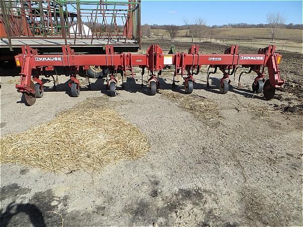 lot 4 image: Krause 4600 3 point &nbsp6 row 30 ...
