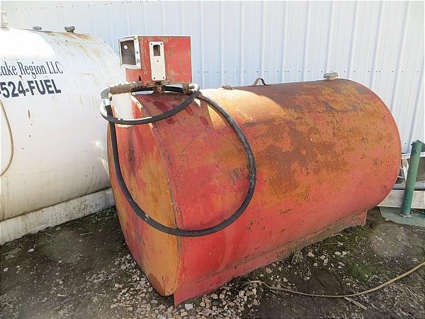 lot 7 image: 500 gallon Fuel tank with pump. Wor...