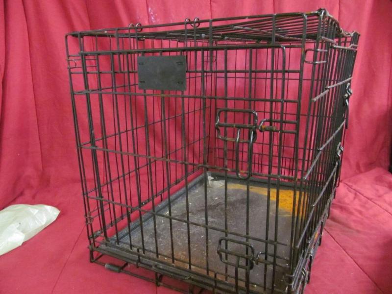 lot 123 image: Pet Kennel 25" x 21" x 18...