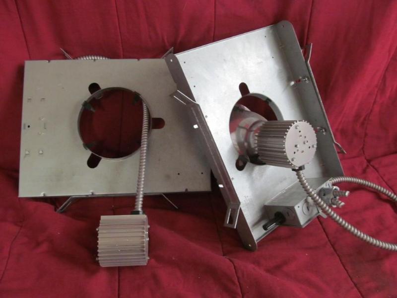 lot 132 image: 2 Recess Lighting Fixtures, Bulb Sh...