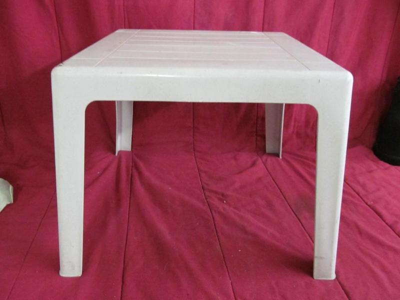 lot 133 image: Patio Table...