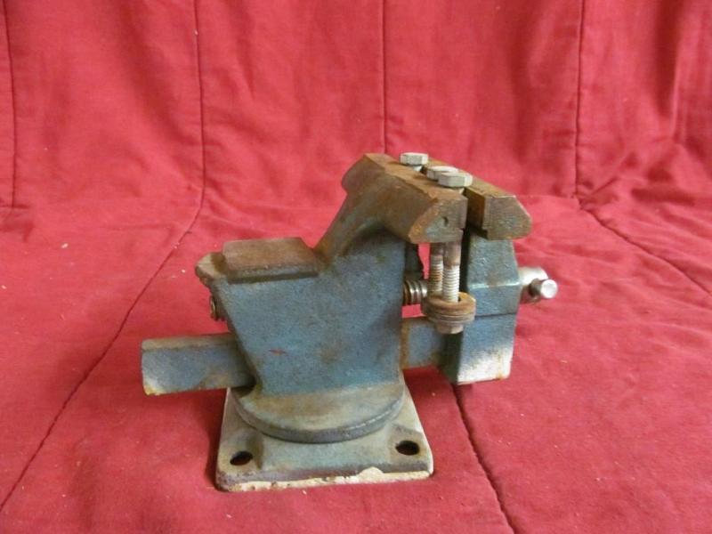 lot 144 image: Small Bench Vise, 4" Jaws...