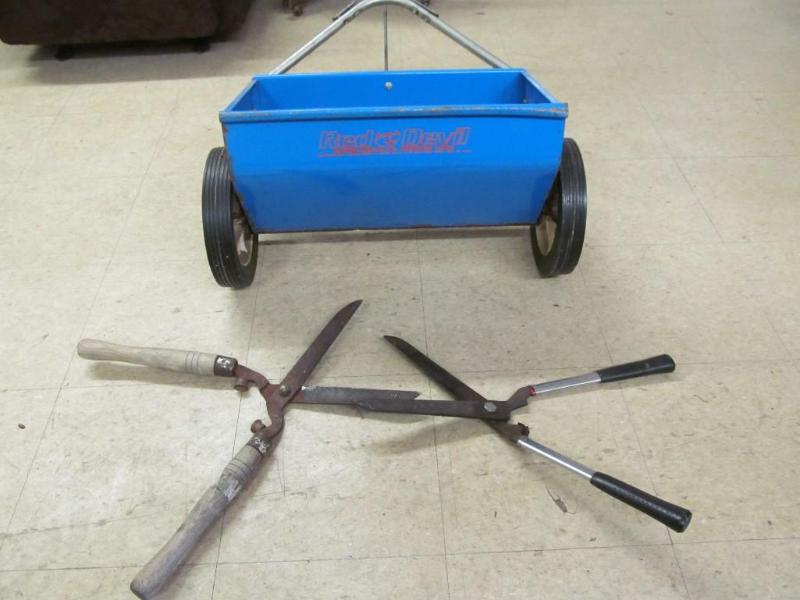 lot 159 image: Red Devil Fertilizer Spreader and 2...