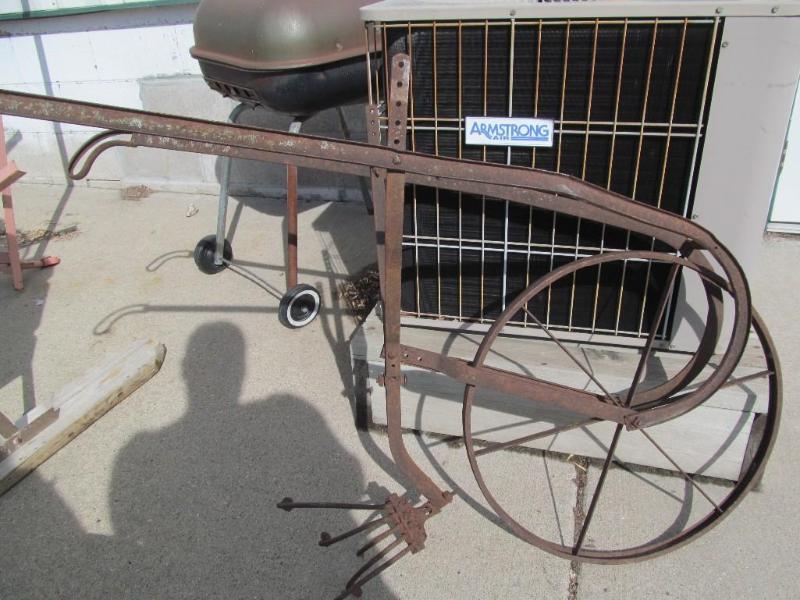 lot 16 image: Vintage Garden Tiller...