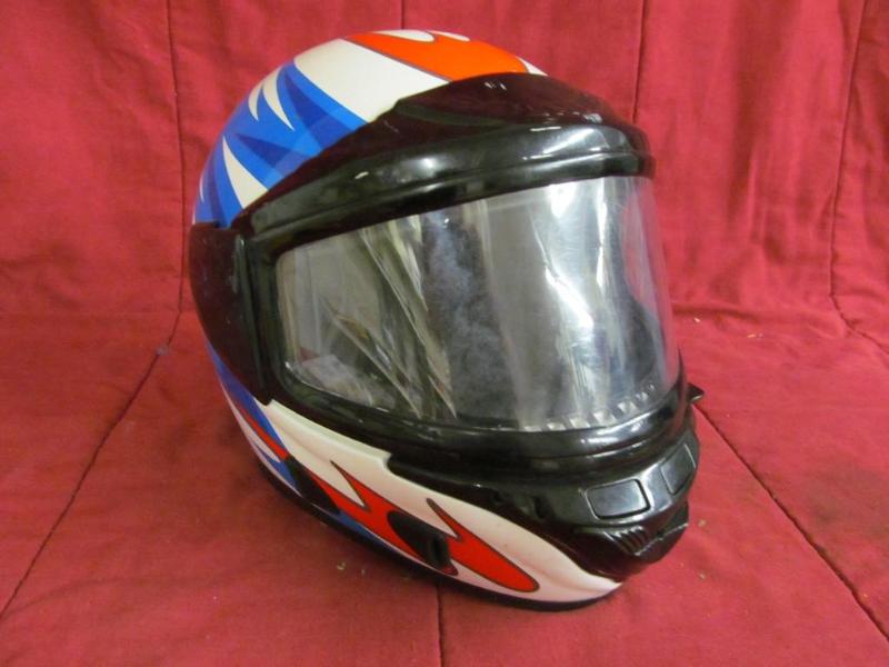 lot 20 image: Polaris Helmet full faced...