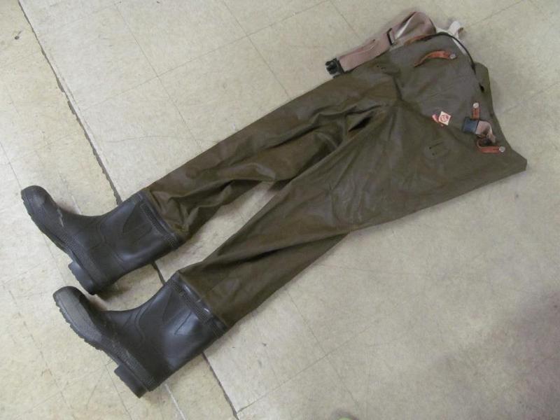 lot 22 image: Waders Red Ball Insulated...