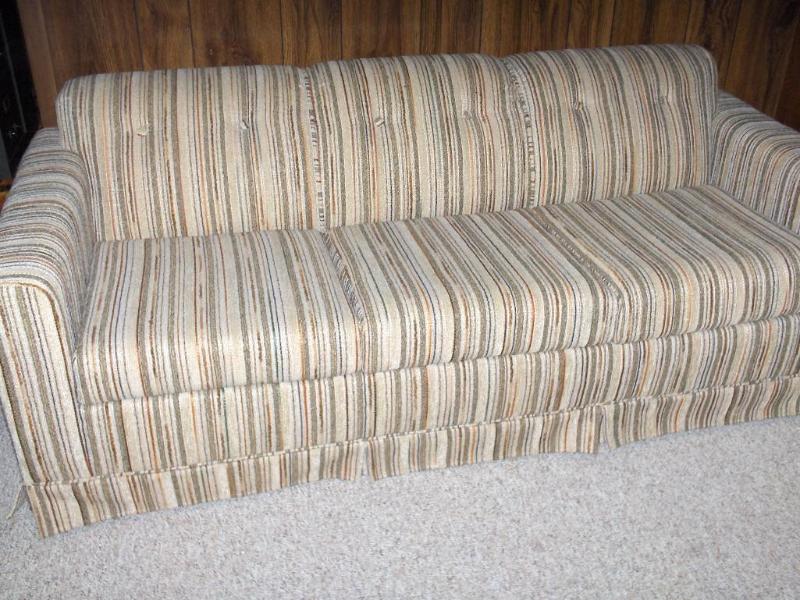 lot 241 image: Sofa Sleeper - Good Condition - No ...