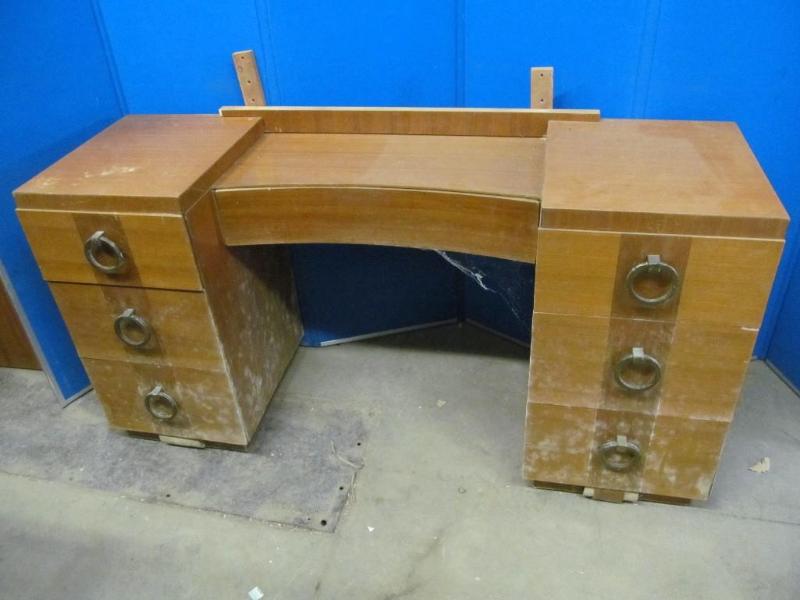 lot 3 image: Vintage Vanitu on Wheels 52&quotw ...