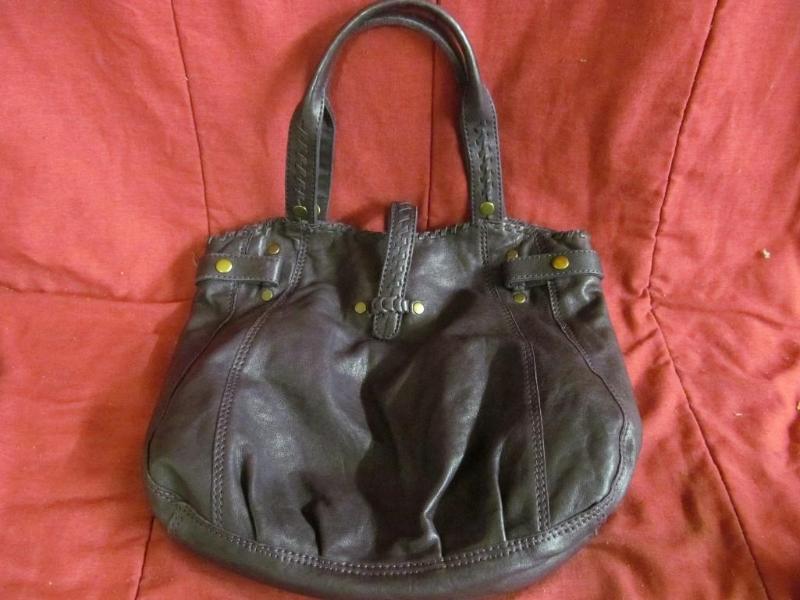 lot 32 image: Lucky Brand Italian Leather Purse...