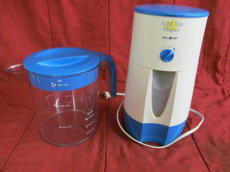lot 36 image: Ice Tea Brewing Set...