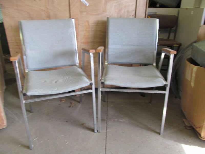 lot 69 image: 2 Stackable Office Chairs...