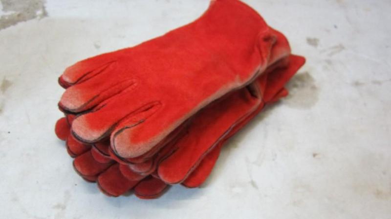 5 pairs of new welding gloves...