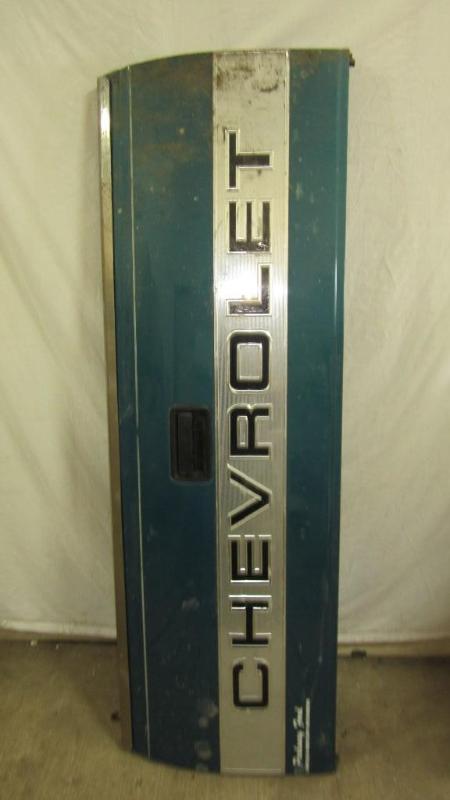 90s chevy pu tailgate, rust free...