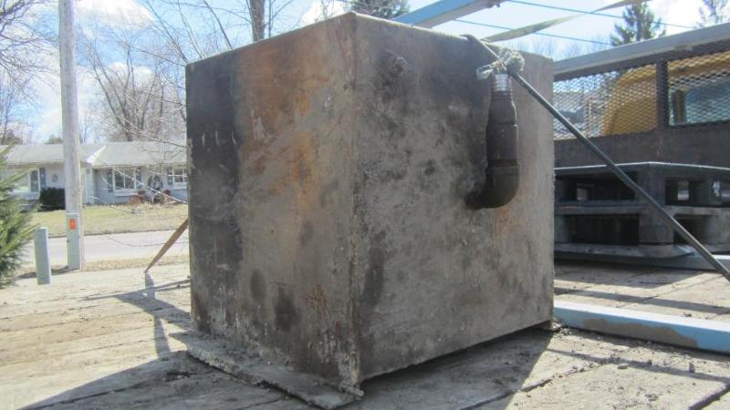 Hydraulic fluid tank for truck...