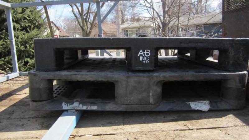2 plastic pallets...