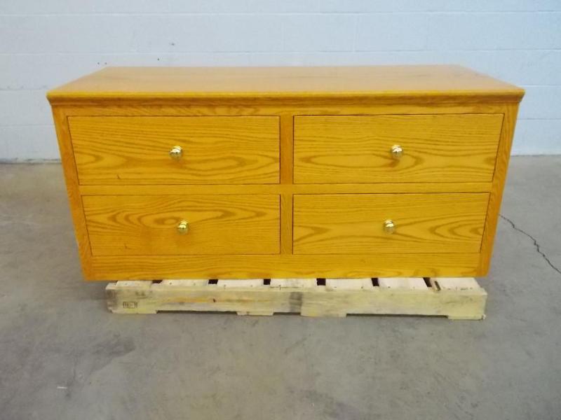 lot 2 image: Oak 4 drawer dresser in nice condit...