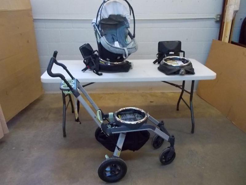 lot 37 image: 4 Orbit Baby System items. 2 car se...
