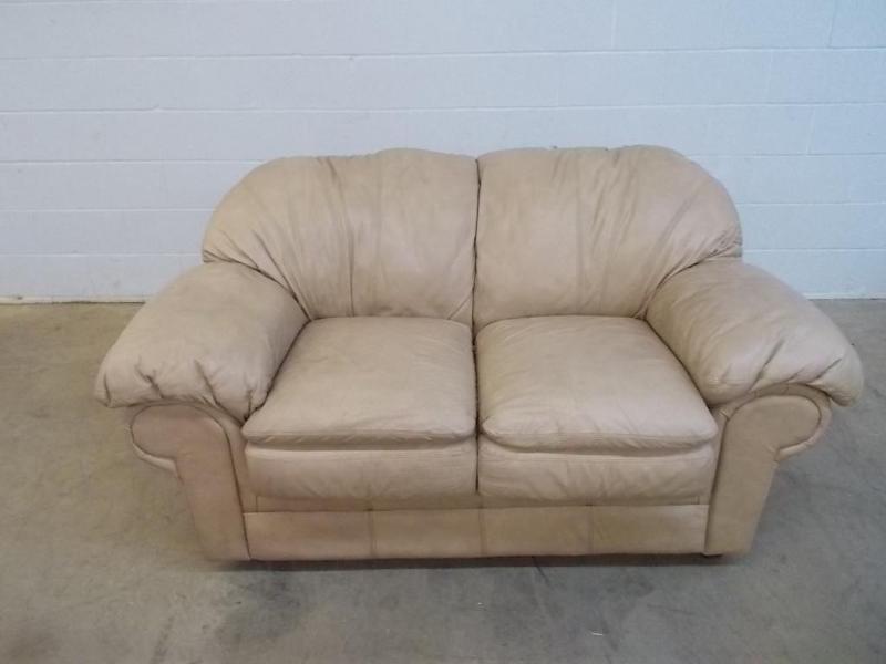 lot 4 image: Ashley leather loveseat.  Matc...