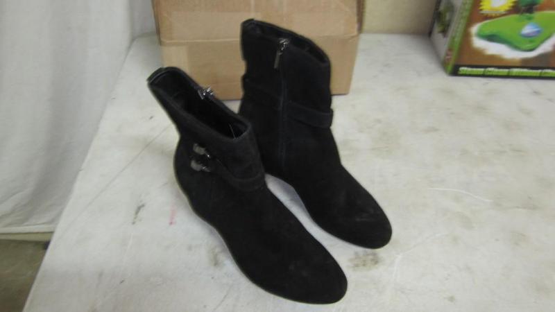 Banadino boots, size 7 12...