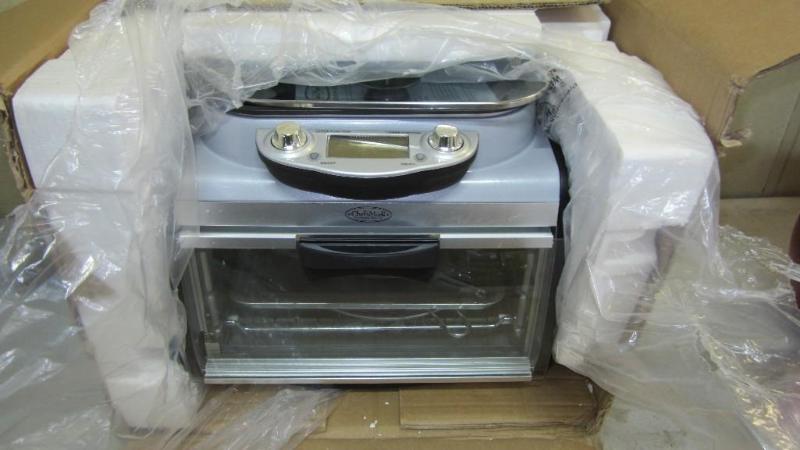 Chefs mark toaster oven, looks new...