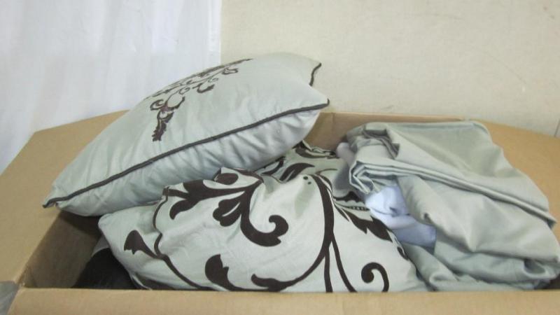Bedding set...