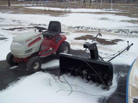 lot 1 image: White LT 1650 Hydro Tractor with Sn...