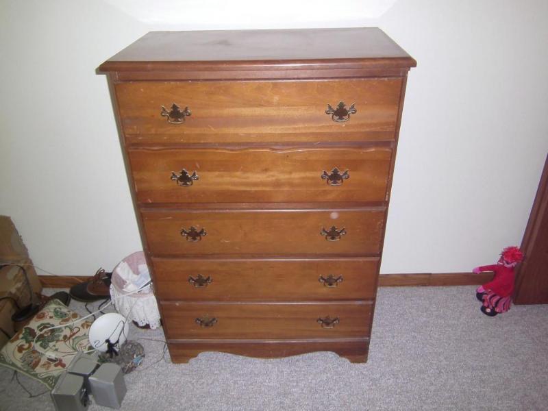 lot 100 image: 5 Drawer Dresser...