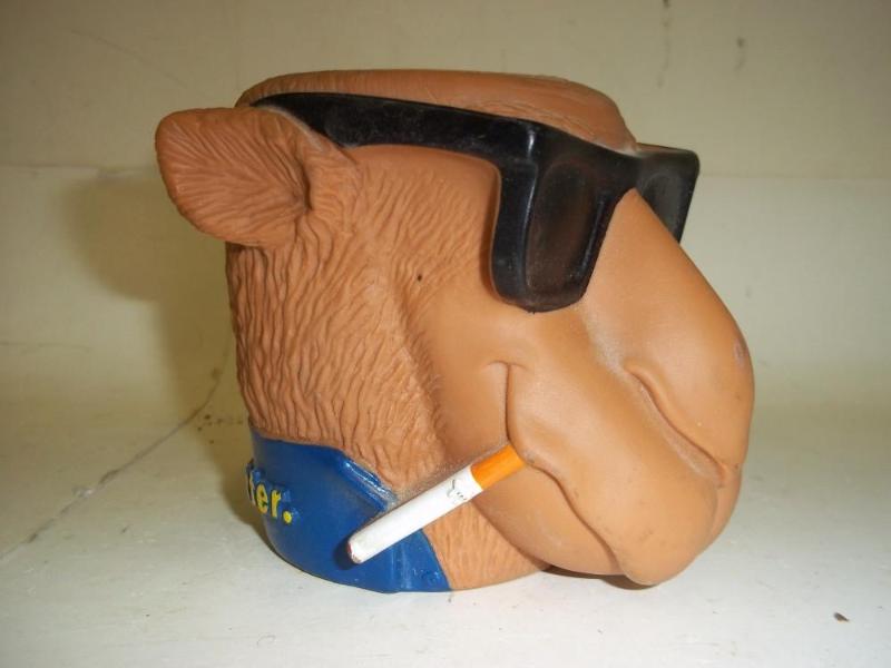 lot 110 image: Joe Camel Can Cooler...