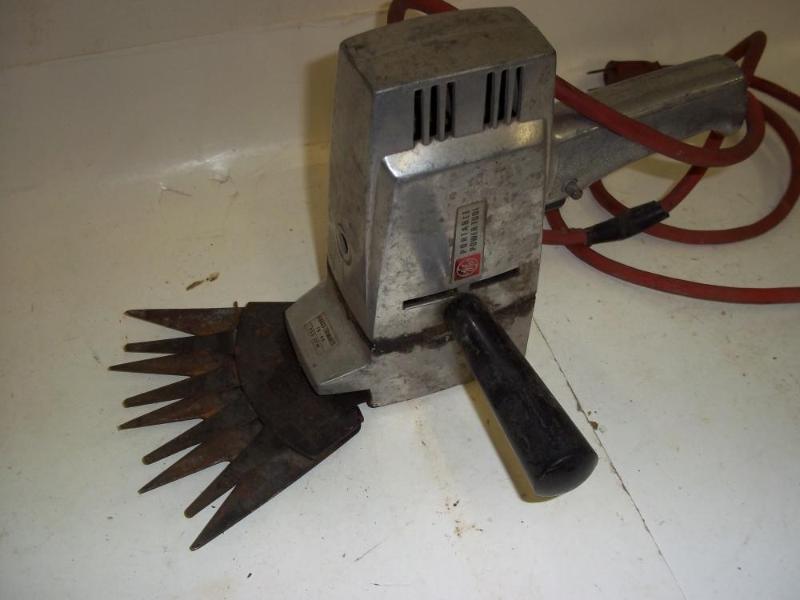 lot 121 image: Electric Grass Trimmer...