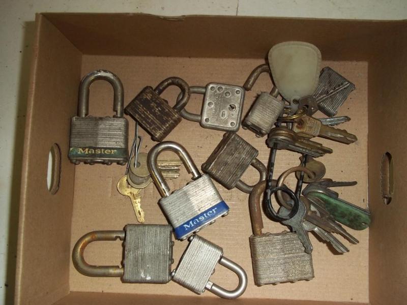 lot 147 image: Assortment of Paddle Locks & Ke...