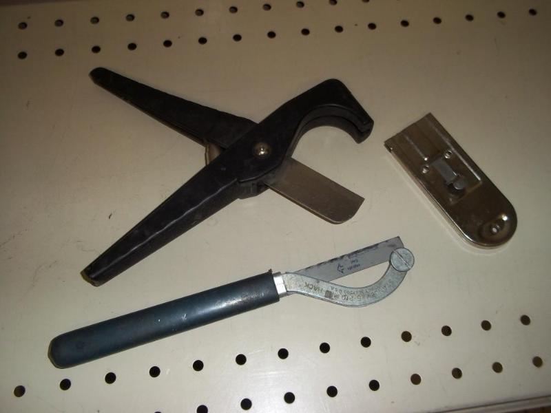 lot 15 image: Pipe Cutter, Hacksaw, Razor Blade S...
