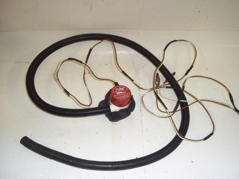 lot 150 image: Rule 500 gph water pump...