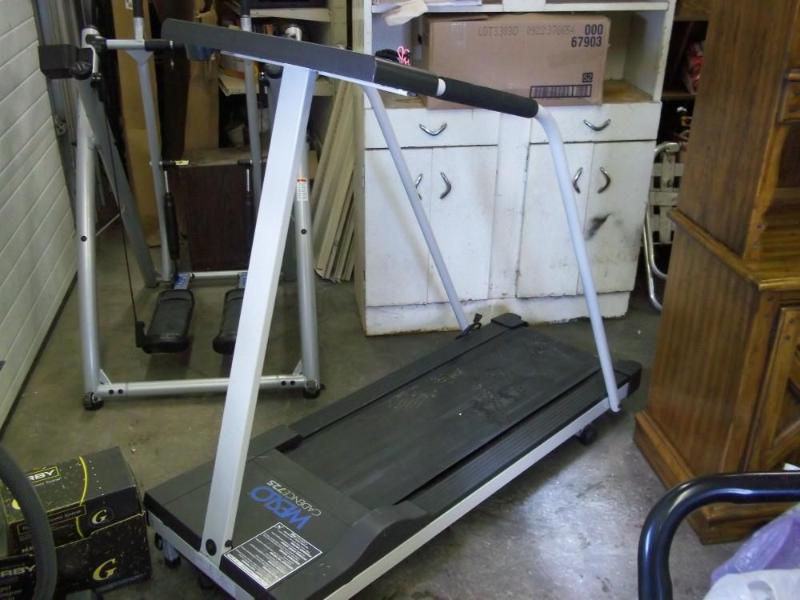 lot 194 image: Weslo Cadence 725 tread mill...