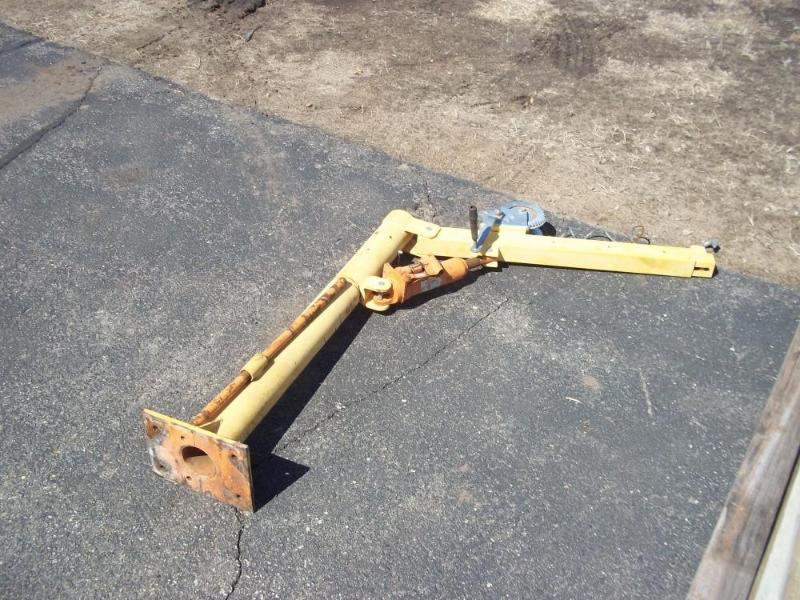 lot 207 image: 1500 lb Truck Crain...