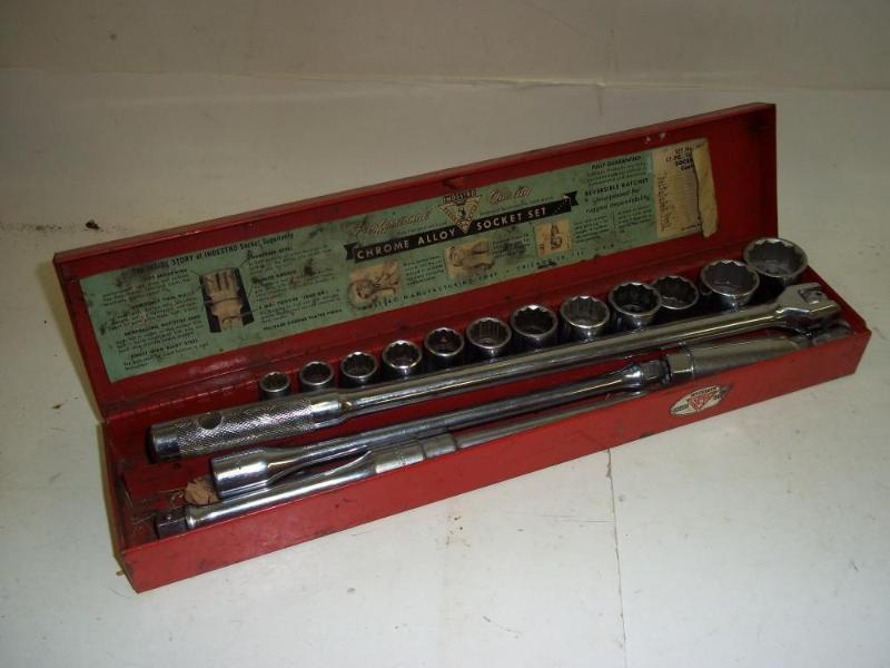 lot 214 image: 17 Piece 12" Sq Dr Socket Set...