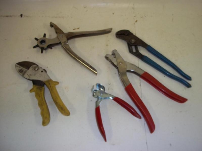 lot 219 image: Pliers, leather hole maker and prun...