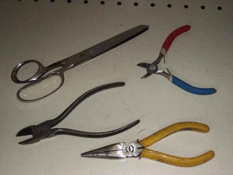 lot 242 image: Pliers and scissors set...