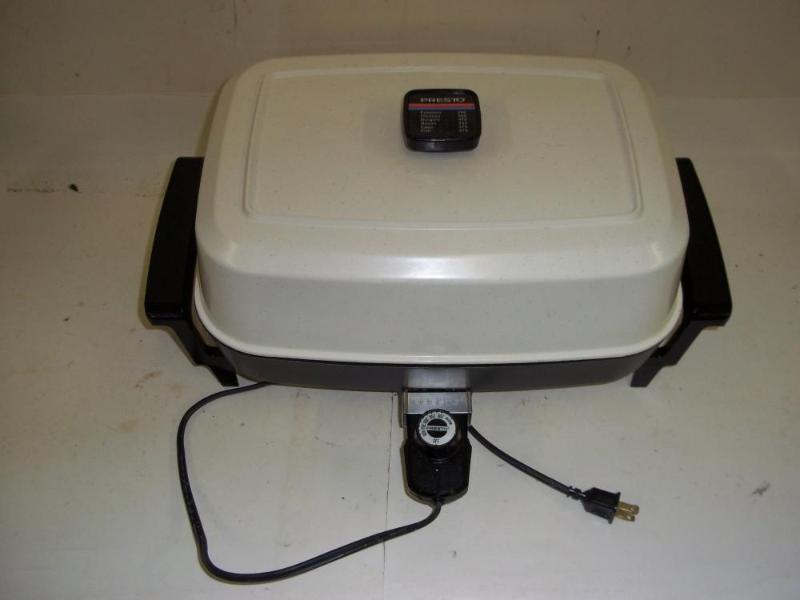 lot 266 image: Presto Electric Fry Pan...