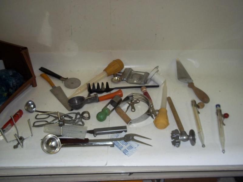 lot 279 image: Miscellaneous Kitchen Gadgets...