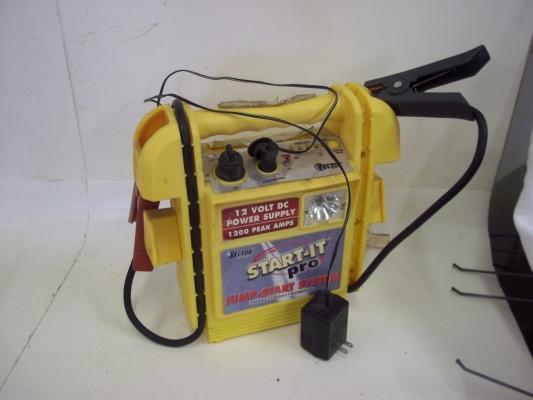 lot 38 image: Jump Start Pack with Light Power Su...