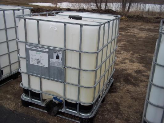 lot 7 image: 330 Gallon Polly tank with Pallet a...