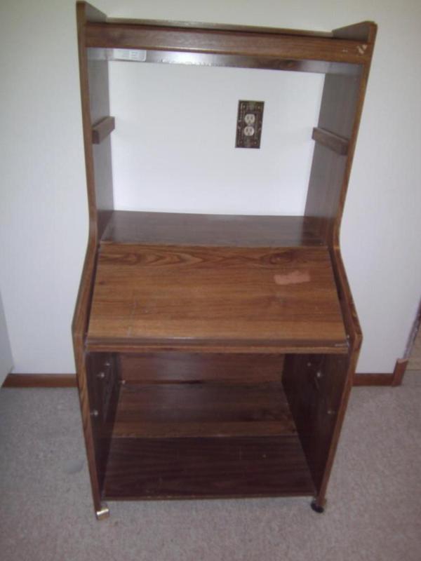 lot 72 image: Computer Desk...